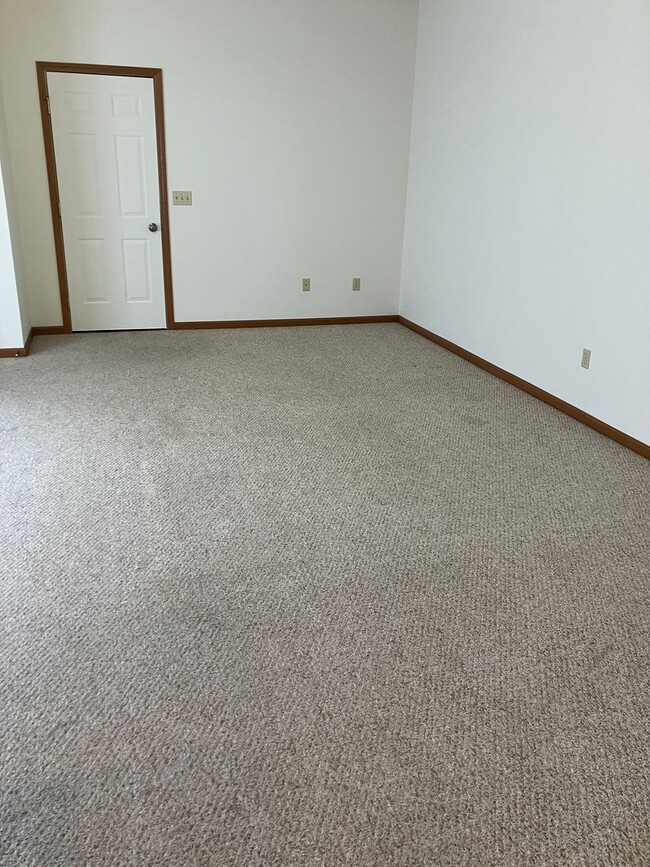 Building Photo - 1023 Laurel Tree Ct