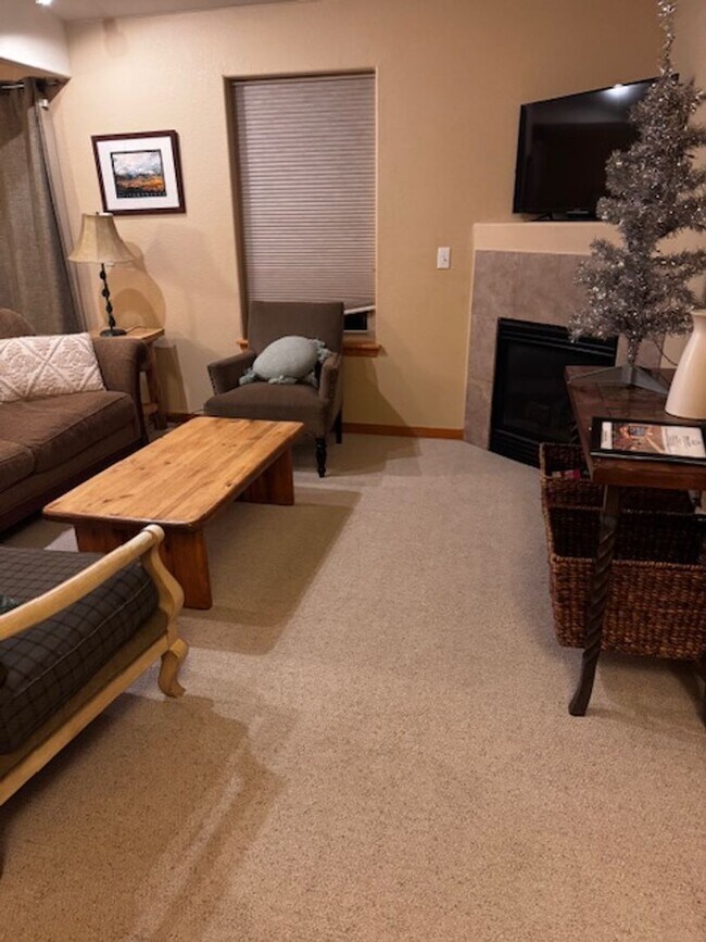 Building Photo - Winter Lease- VIEWS GALORE!- Furnished Pro...