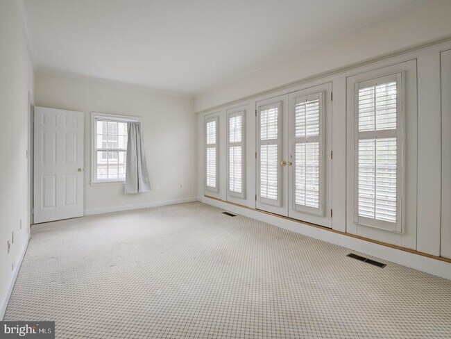 Building Photo - 4354 Westover Pl NW