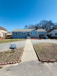Building Photo - Beautifully Renovated 3-Bedroom Home in Woburn – $3,650.00/mo