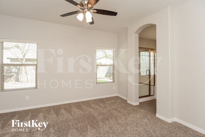 Building Photo - 1408 W Nectarine Ave