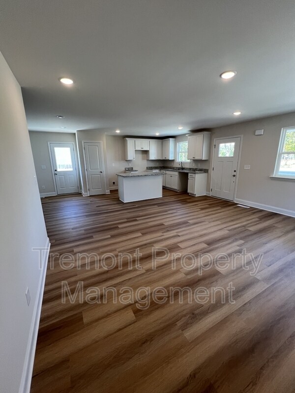 Building Photo - 1310 E 36th St