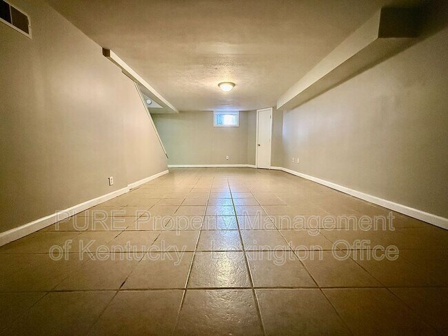 Building Photo - 829 Darley Dr