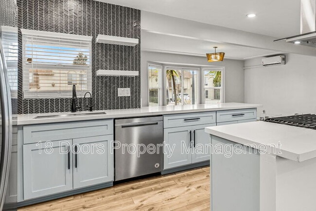 Building Photo - 4535 Winona Ave