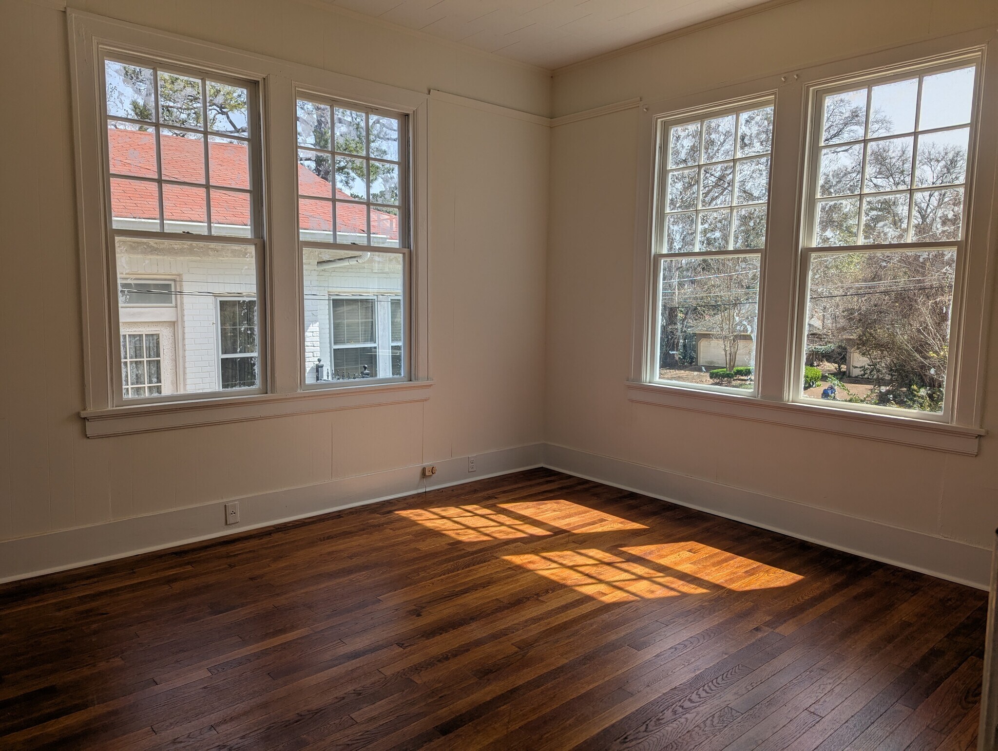 Building Photo - 806 Belhaven St