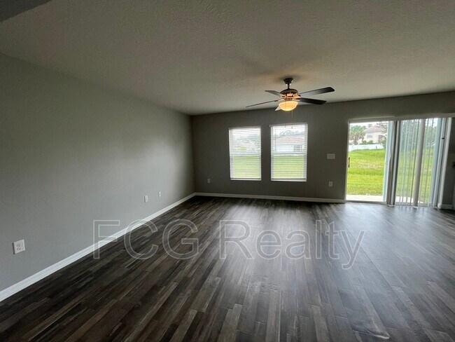 Building Photo - 711 Gila Dr