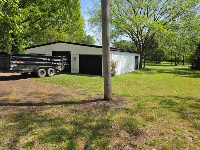 Building Photo - 4580 Shadowlawn Rd