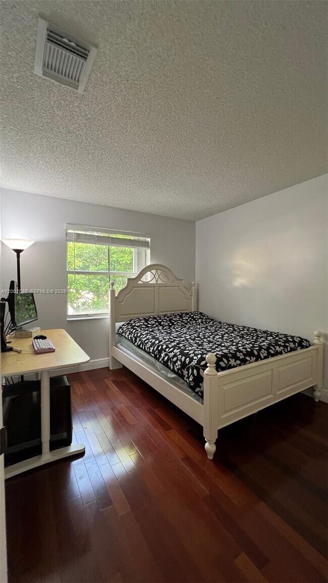 Building Photo - 1590 Seagrape Way