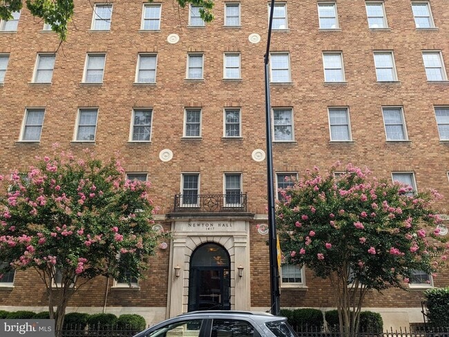 Building Photo - 1417 Newton St NW