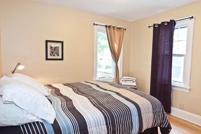 Building Photo - Charming 4-Bed Minneapolis Home with Hardwood Floors & Finished Basement