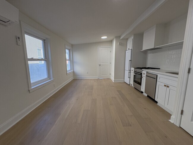 Building Photo - 2039 Green St