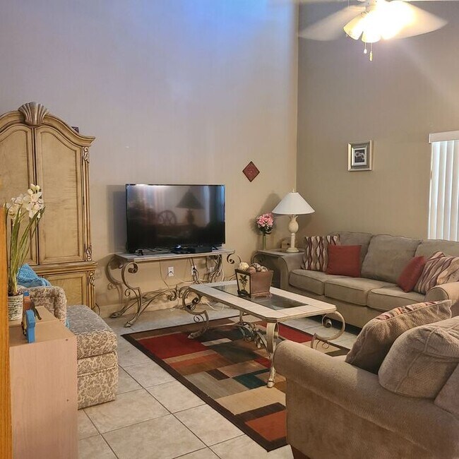 Building Photo - 4BD 4.5 BA Fully furnished home available ...