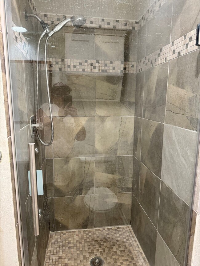 Building Photo - 10811 Richmond Ave.