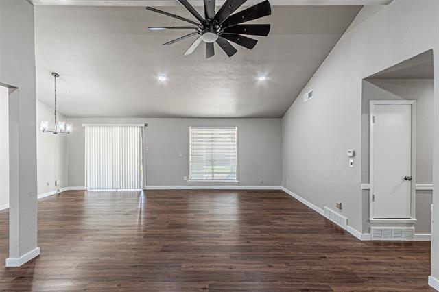 Building Photo - 1018 McCallum Dr