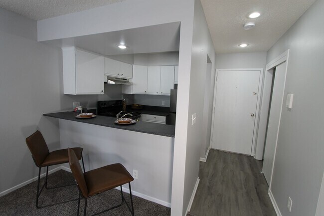 Building Photo - Large one bedroom with amazing vaulted ceilings and a balcony!  Check us out today!