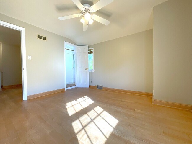 Building Photo - 1104/06 E Glendale Ave