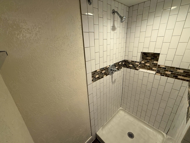 Building Photo - Move-In Special. Half off the first full month's rent with a 12-month lease.