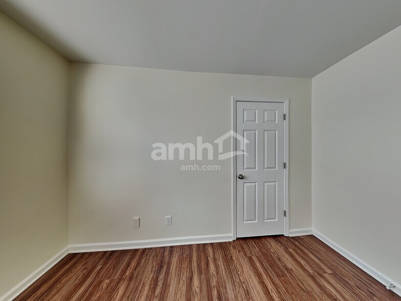 Building Photo - 535 Winter View Way