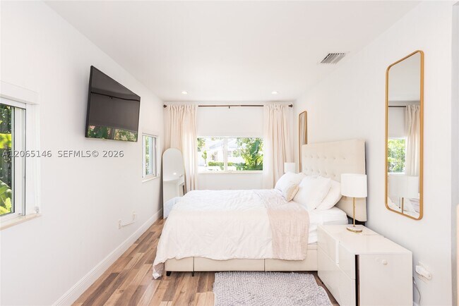 Building Photo - 1450 SW 20th Ct