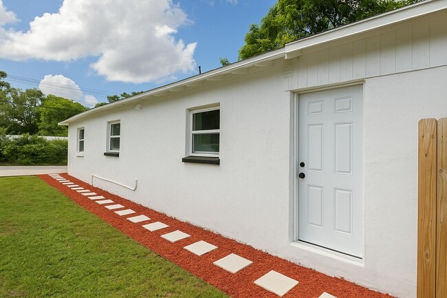 Building Photo - 2606 E 18th Ave