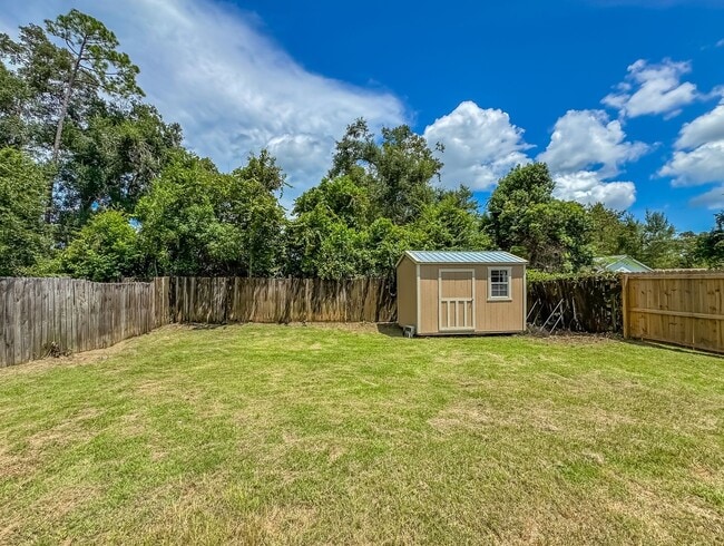 Building Photo - Renovated 3/2 House w/ New Paint/Flooring,...