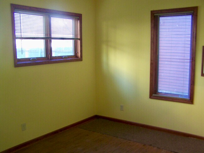 Building Photo - 804 Summit St