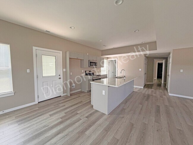 Building Photo - 2124 N Bradbury Ln