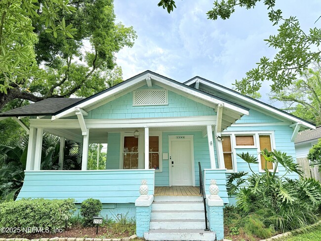 Building Photo - 2104 Gilmore St