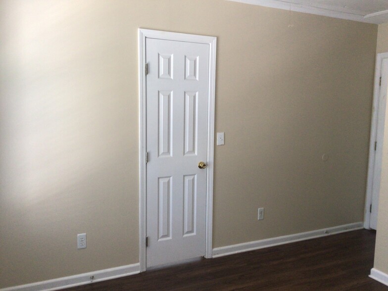 Building Photo - 7014 Honey Tree Ln