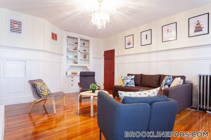 Building Photo - 1247 Beacon St