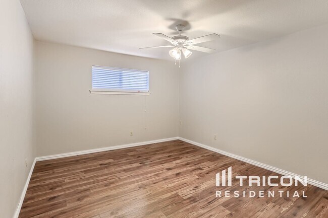Building Photo - 606 Meadow Grove Dr