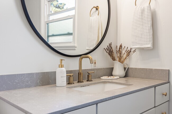 Building Photo - 2510 Santiago St