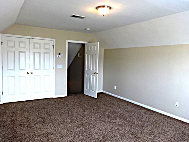Building Photo - 7303 Coopers Hawk Dr