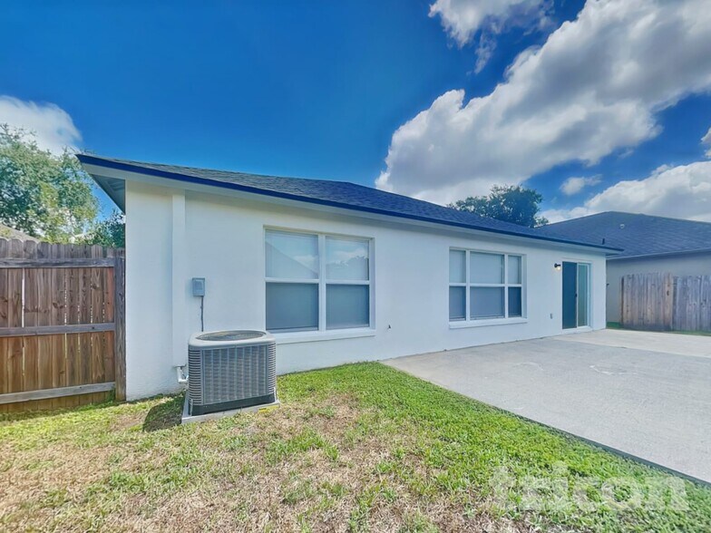 Building Photo - 29250 Yarrow Dr