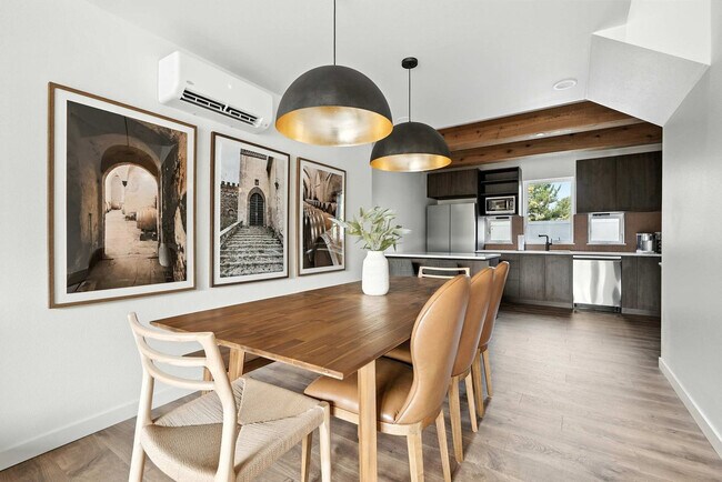 Building Photo - 925 NE 23rd Ave