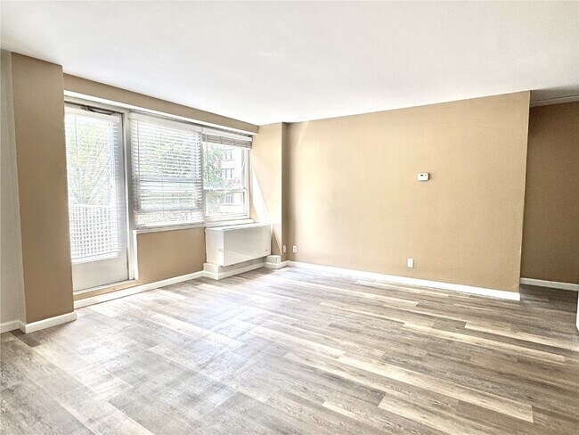 Building Photo - 210 N 17th St