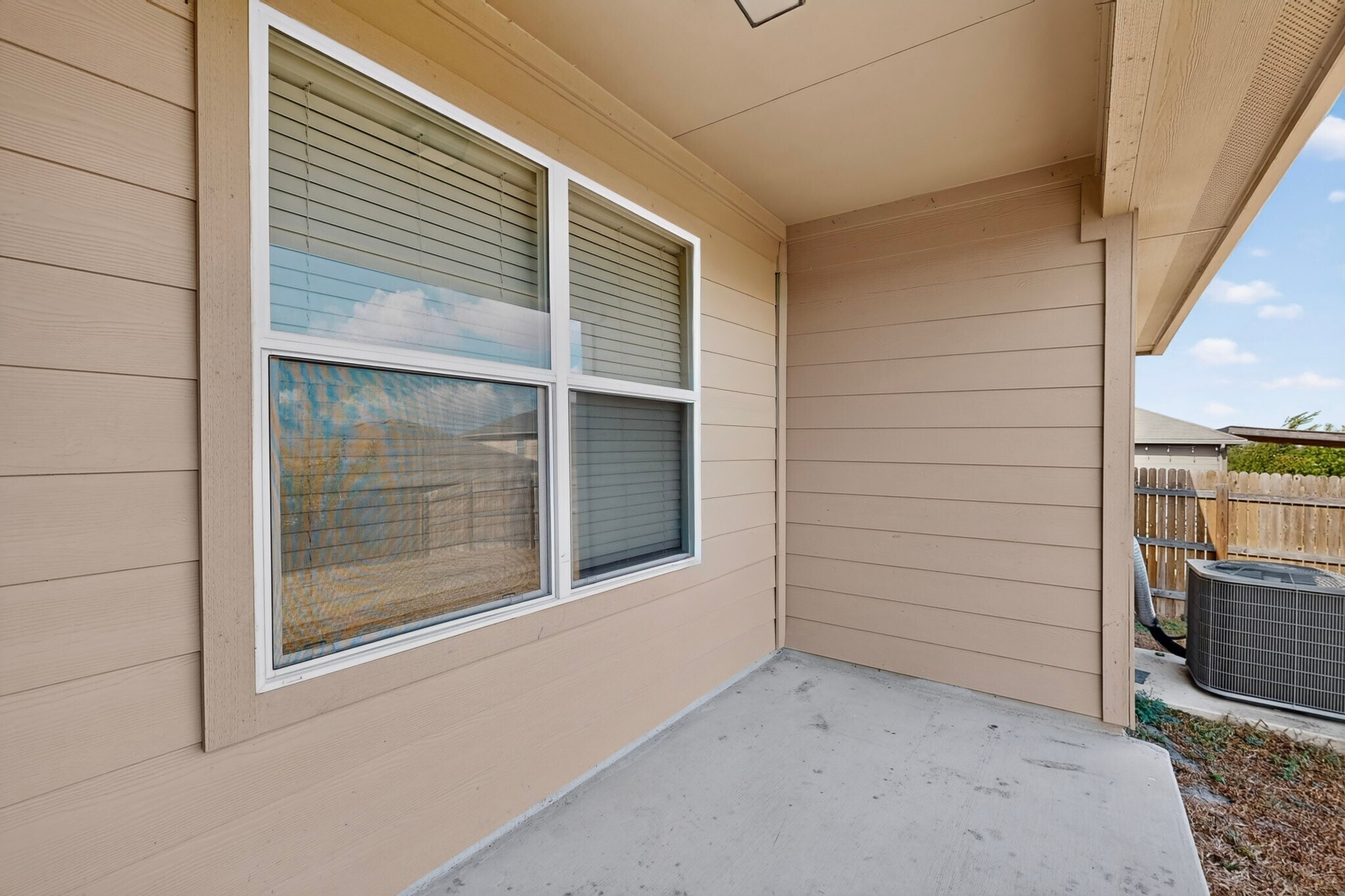 Building Photo - 402 Pentire Way