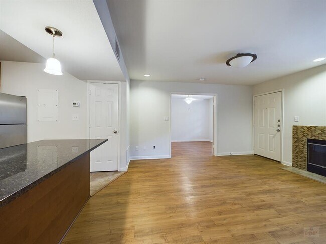 Building Photo - 7685 Northcross Dr