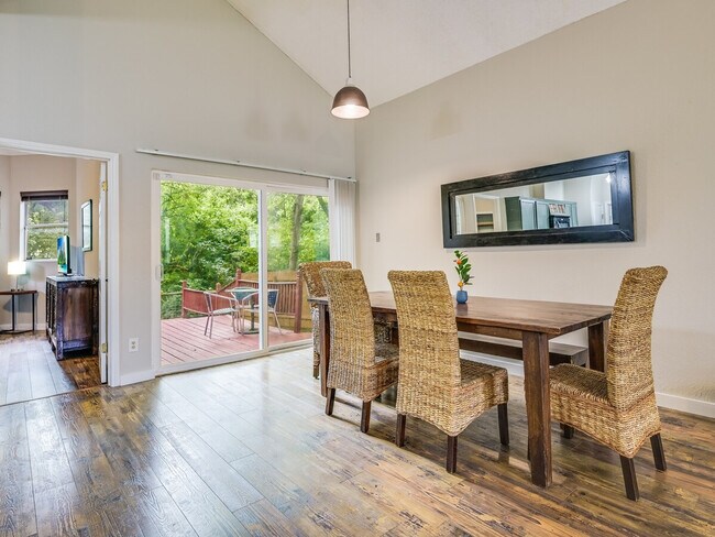Building Photo - 14809 Great Willow Dr