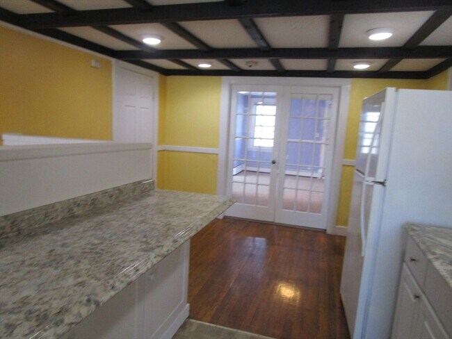 Building Photo - 216 Irving St