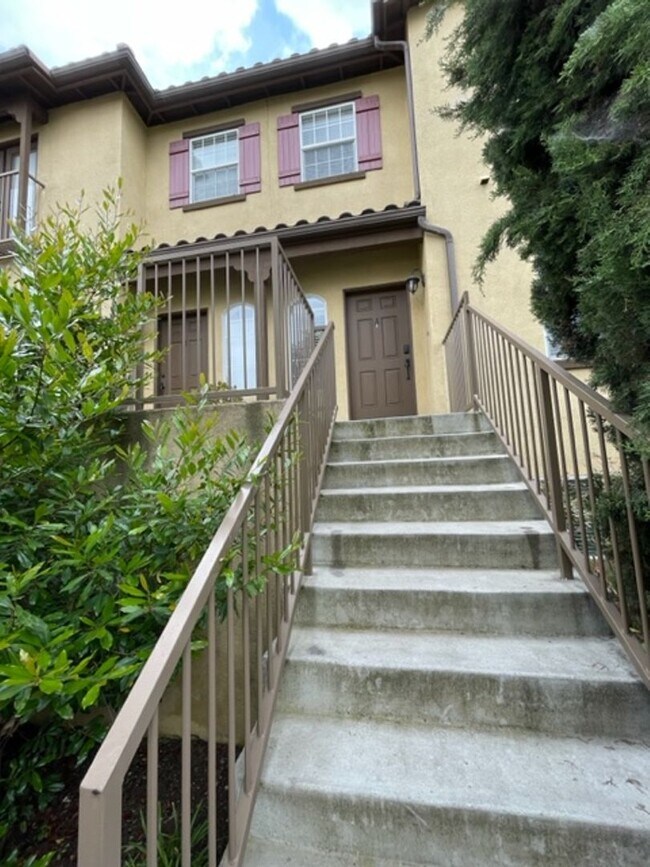 Building Photo - Rent Special - 2 weeks free rent!! 3 bedro...
