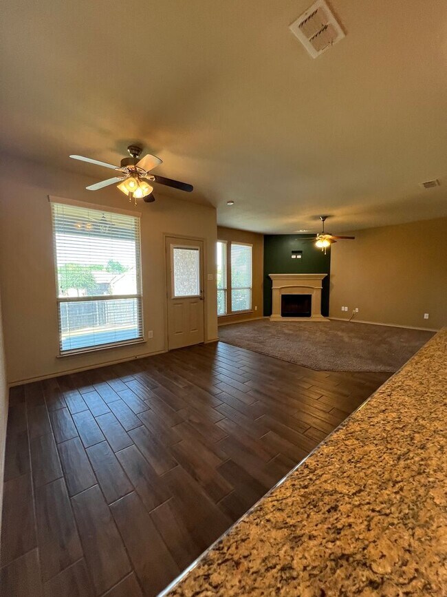 Building Photo - 1213 Ashley Dr