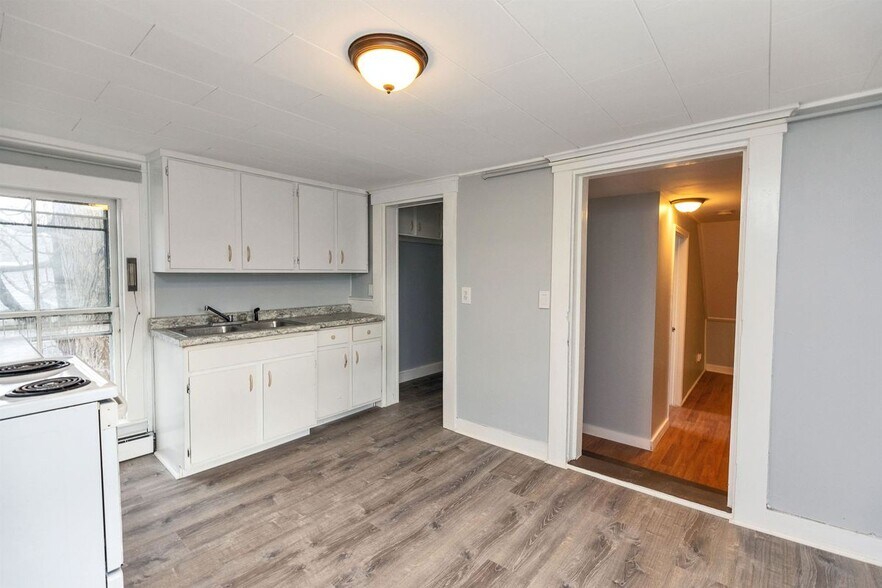 Building Photo - 27 School, D