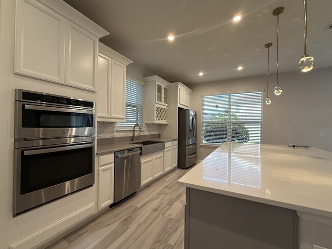 Building Photo - 4753 Ter Blf St
