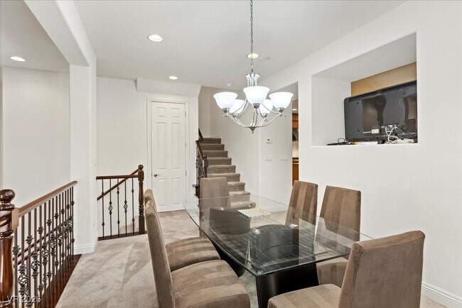 Building Photo - 2 Corte Belleza