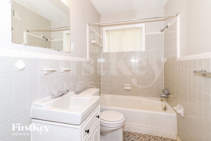 Building Photo - 1672 Sterling Dr
