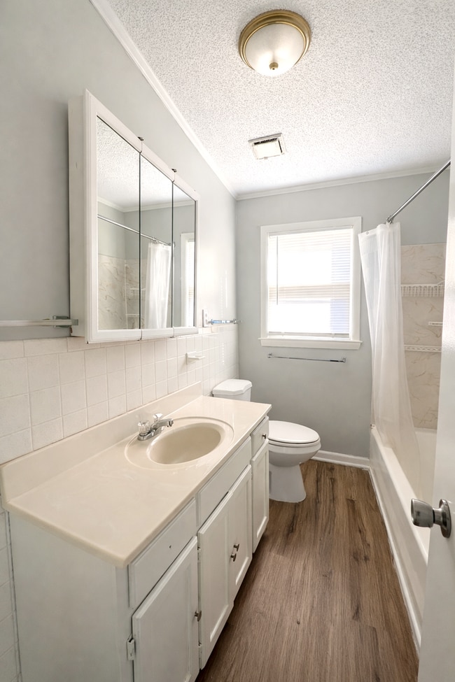 Building Photo - SEE IT NOW: Charming Home in a Quiet Kansas City Neighborhood!