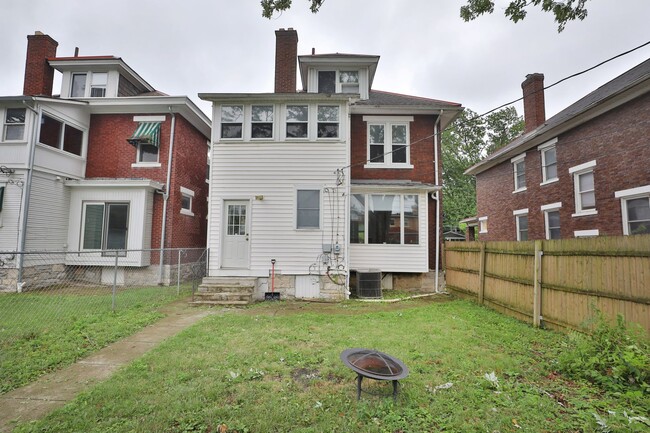 Building Photo - BEAUTIFUL RENOVATED HOME