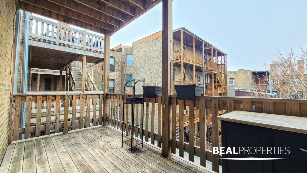 Building Photo - 604 W Surf St