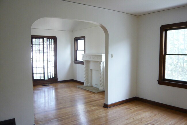 Building Photo - 465 N Alta Vista Blvd